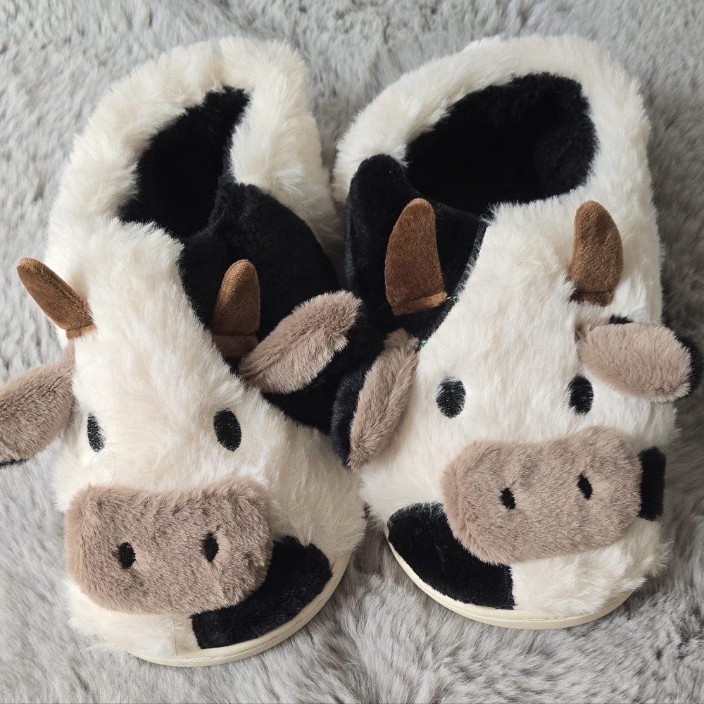 Plush Slippers Adult Cow Slippers For Women Men Cute Cow Slides. NEW